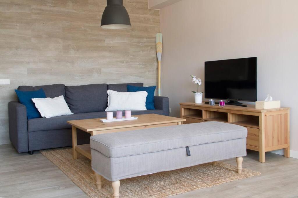Lloret De Mar - Beachside Apartment - Free Parking - Limited Size Car Екстер'єр фото